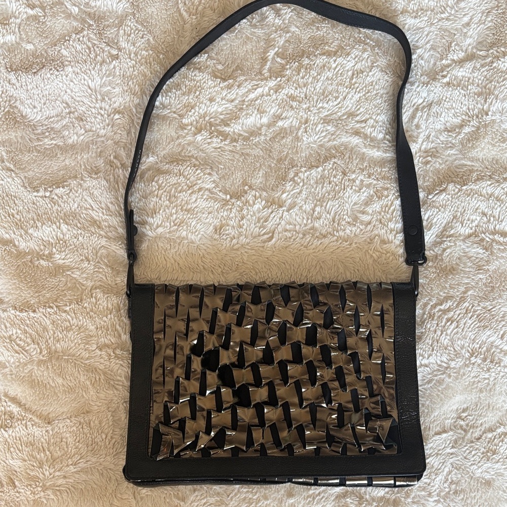 Elegant Vintage Black Leather Woven Shoulder Bag. Made in Italy